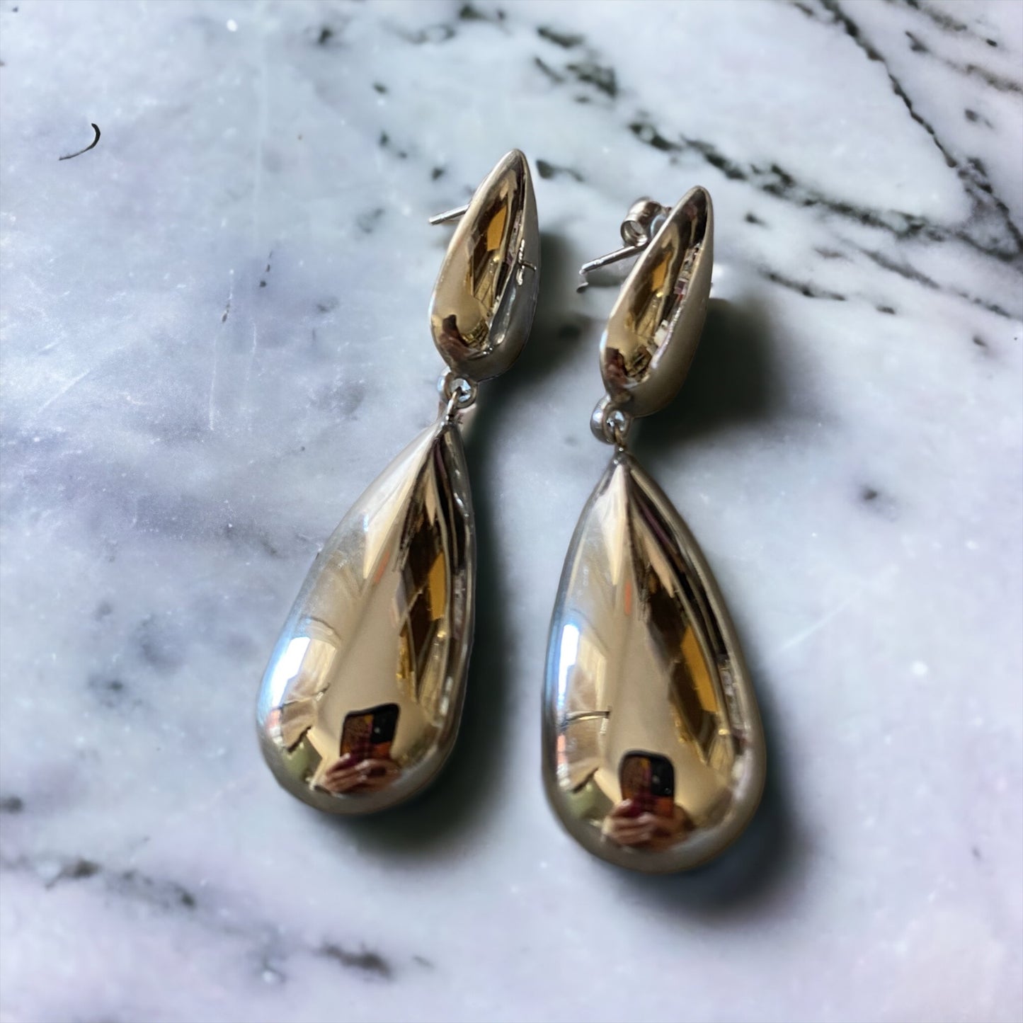 No Drama Modern Waterdrop Earrings