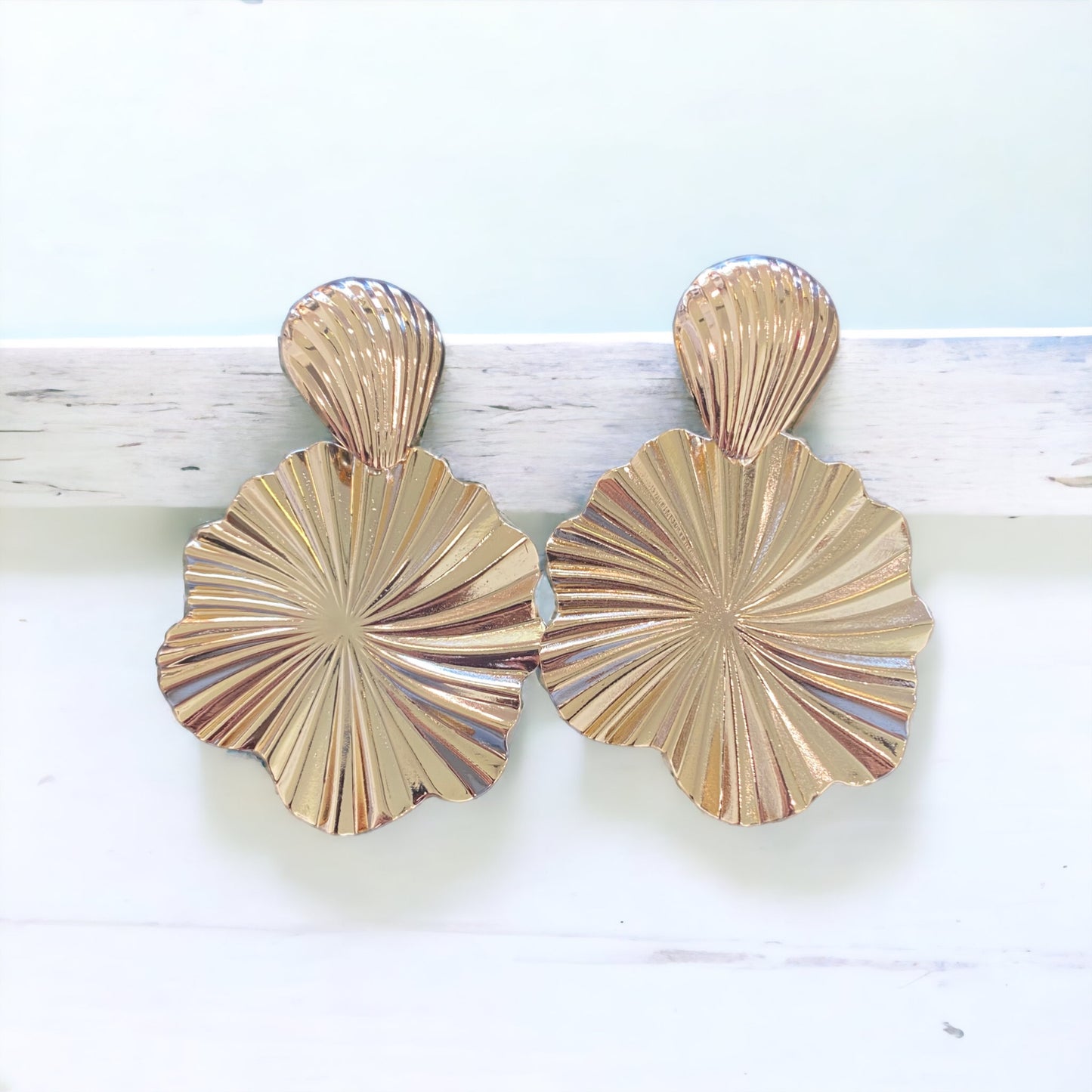 So Artsy Modern Leaf Fan Earrings