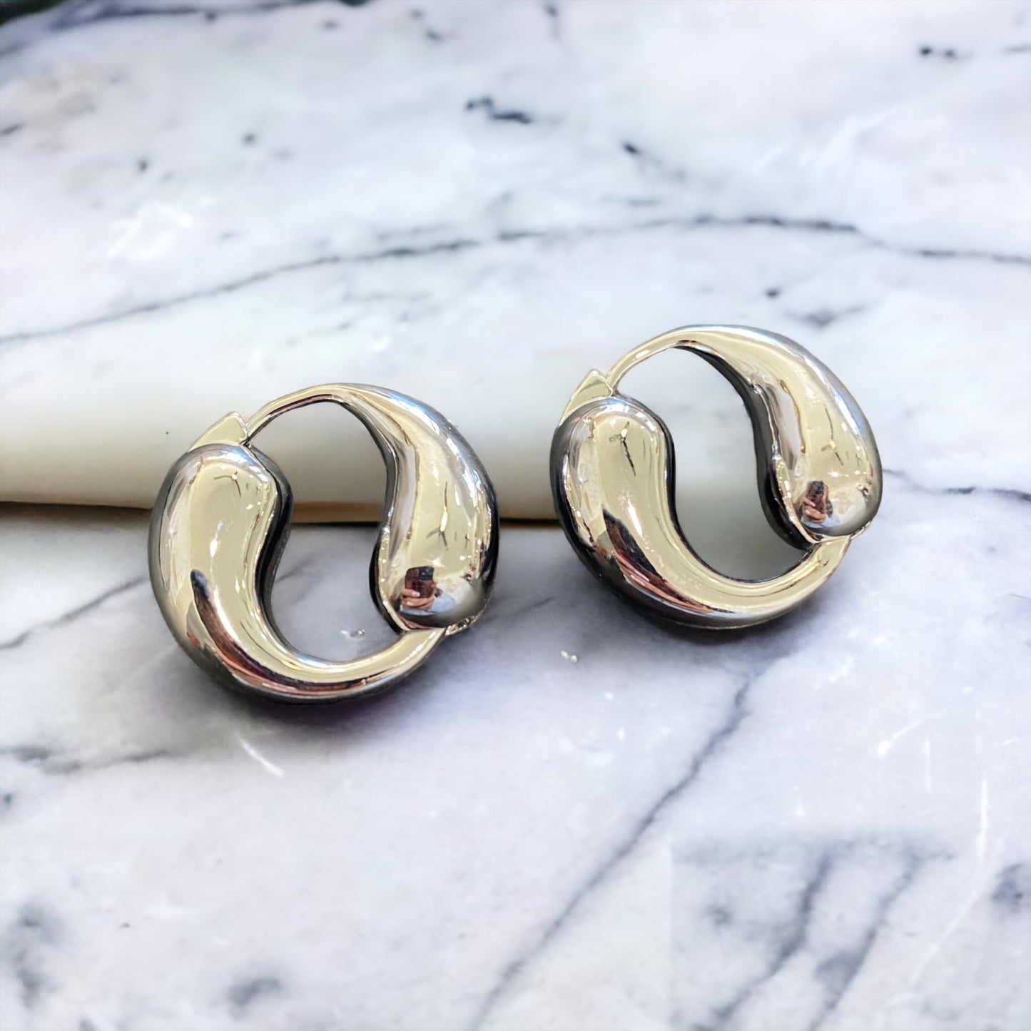 Infinity Waterdrop Modern Hoop