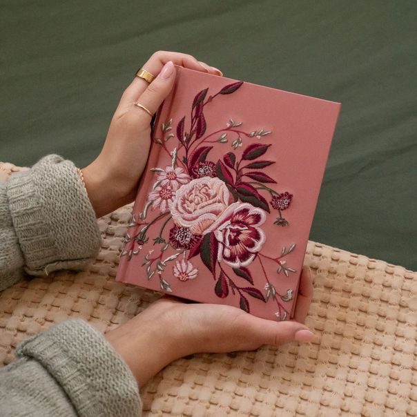 Hosannah Revival - CSB Embroidered Notetaking Bible: Rosedal Theme