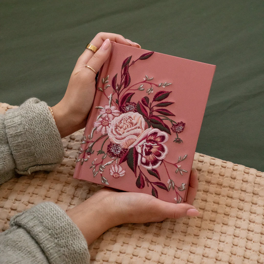 Hosannah Revival - CSB Embroidered Notetaking Bible: Rosedal Theme