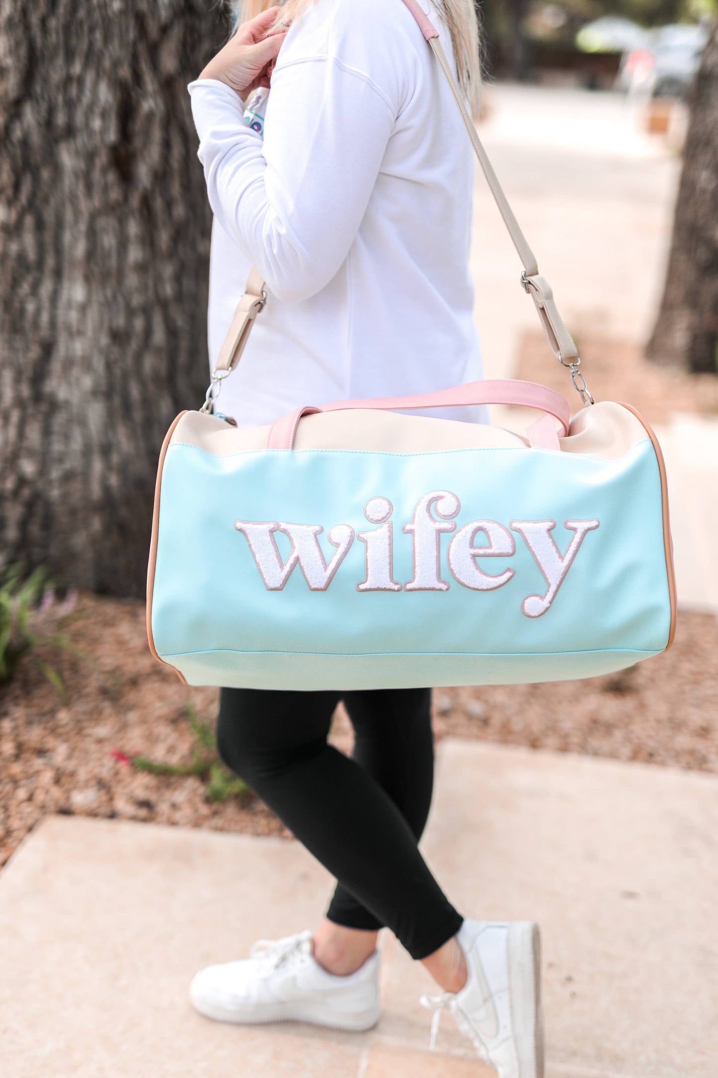 Duffle Bag - Wifey  (modern cream/blue)